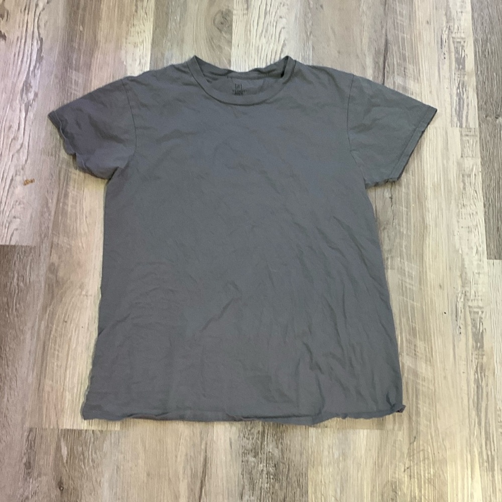 Plain grey t-shirt
